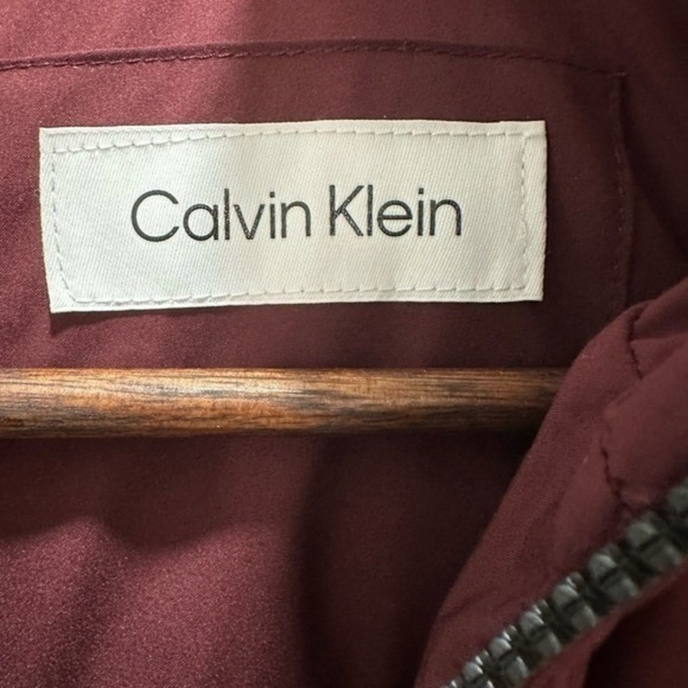 Calvin Klein womens Hooded Puffer Vest Burgundy‎ Quilted Zip Up XS - Picture 3 of 7
